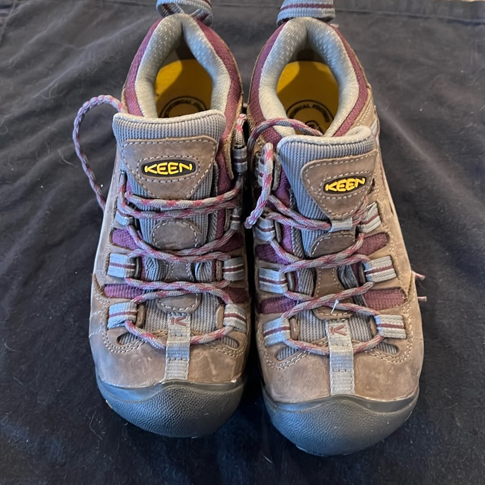 Keen shoes. US size 5. New with no tags. Worn once.